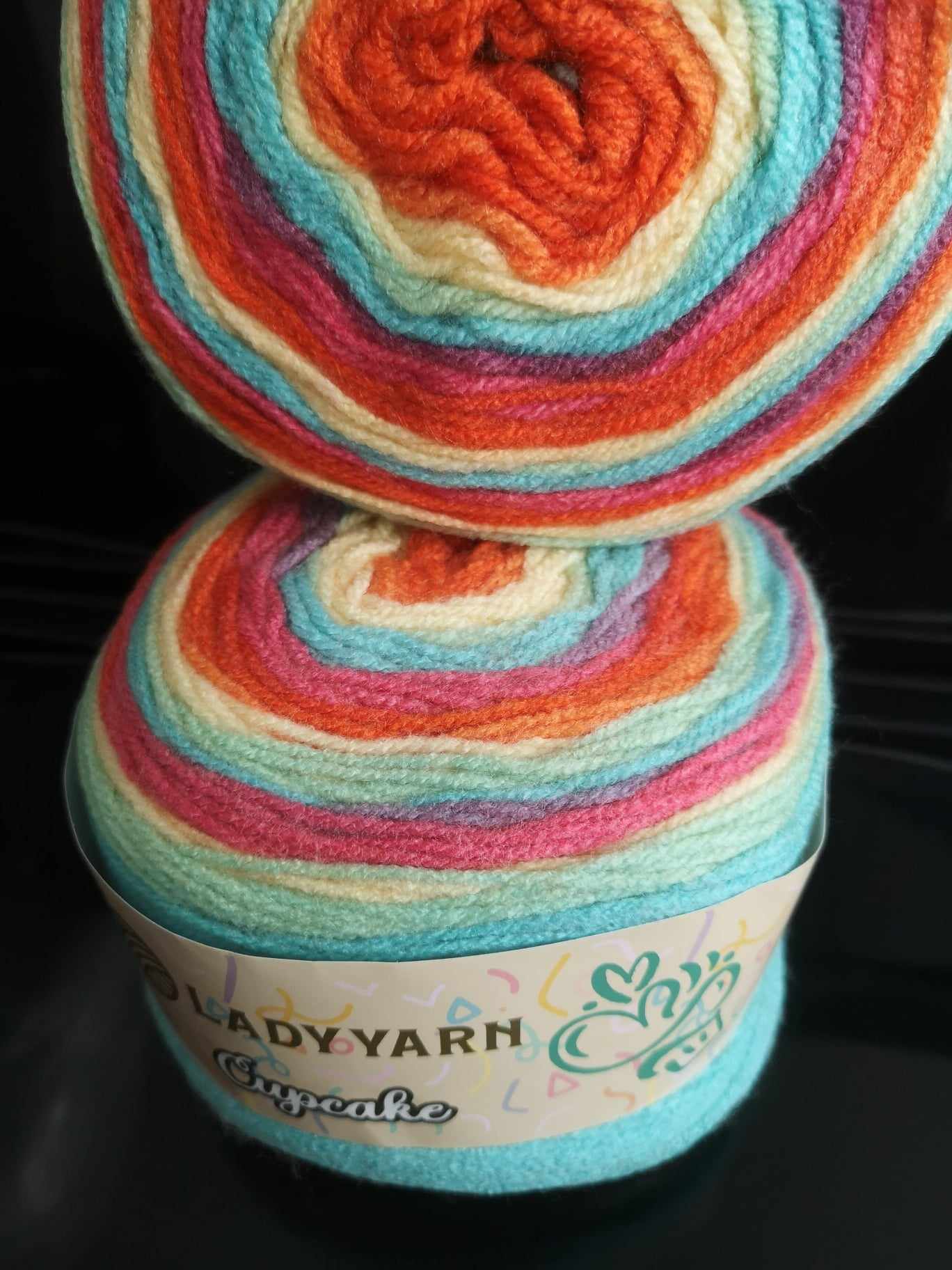 Lady Yarn cupcake DK
